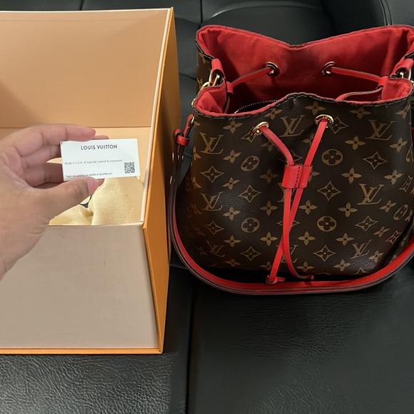 Louis Vuitton Bag - Picture 3 of 5
